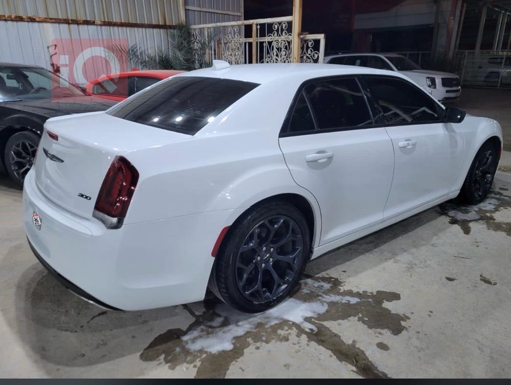 کرایسلەر 300